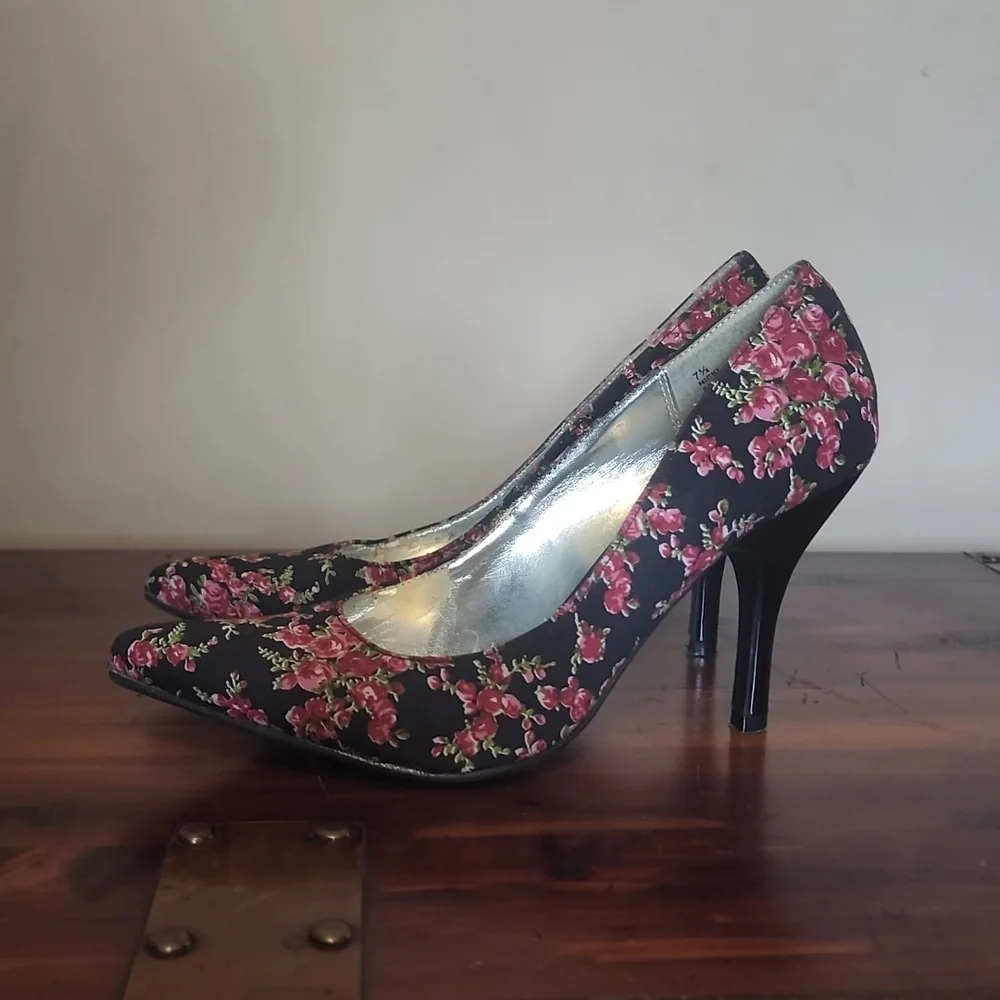 Floral black classic pump - Picture 2 of 7